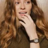 Ceas Harlow cu trei ace din piele croco maro Ceas Harlow cu trei ace din piele croco maro