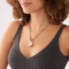 Ceas Jacqueline cu trei ace din oțel inoxidabil auriu roz și medalion Ceas Jacqueline cu trei ace din oțel inoxidabil auriu roz și medalion