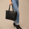 Geantă din piele Carlie Geantă din piele Carlie